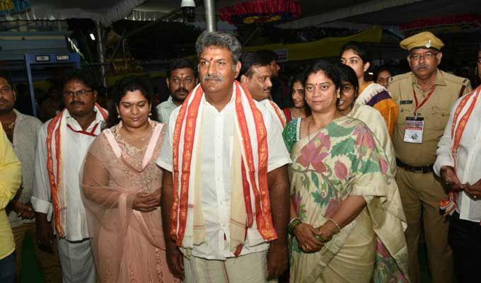 Dasara Navratri 2017: Saraswathi Devi Avataram in Kanakadurga Temple