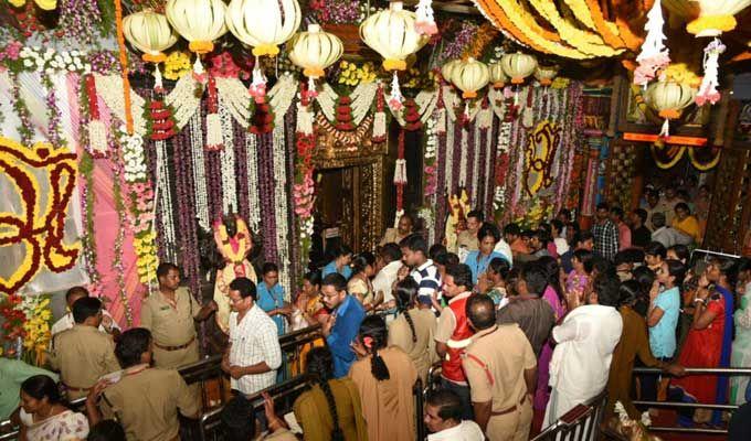 Dasara Navratri 2017: Saraswathi Devi Avataram in Kanakadurga Temple