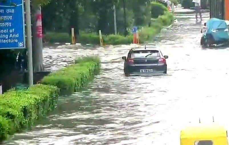 Delhi Rains: Heavy Rain Lashes Delhi-NCR, Traffic Jam, Waterlogging at several places