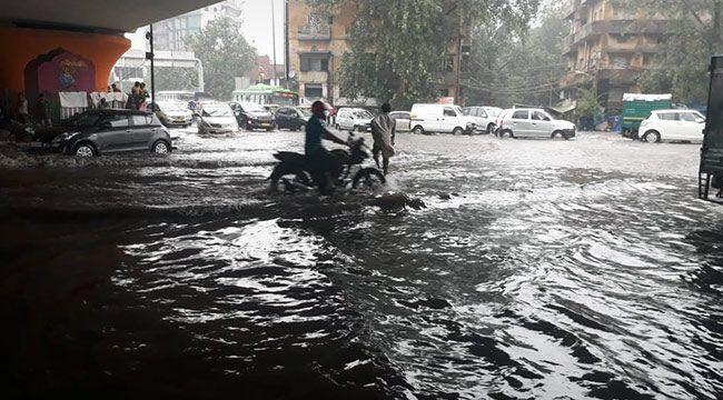 Delhi Rains: Heavy Rain Lashes Delhi-NCR, Traffic Jam, Waterlogging at several places