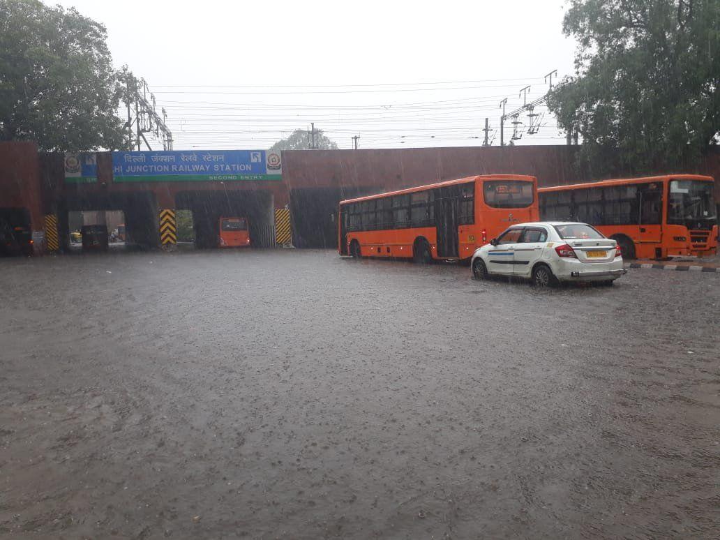 Delhi Rains: Heavy Rain Lashes Delhi-NCR, Traffic Jam, Waterlogging at several places