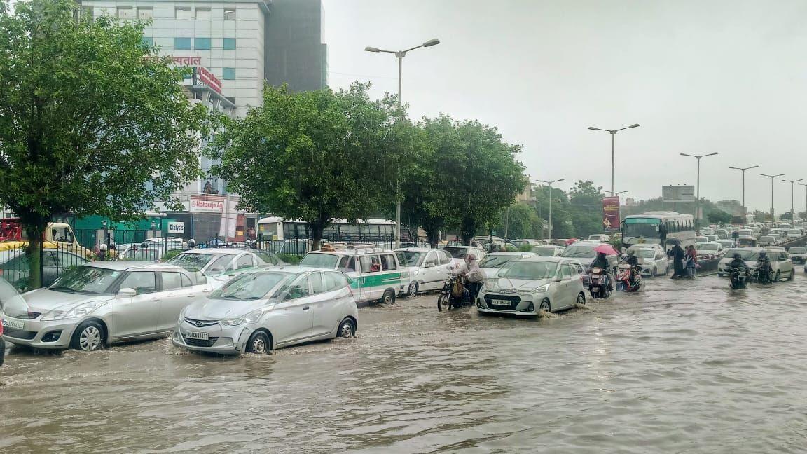 Delhi Rains: Heavy Rain Lashes Delhi-NCR, Traffic Jam, Waterlogging at several places