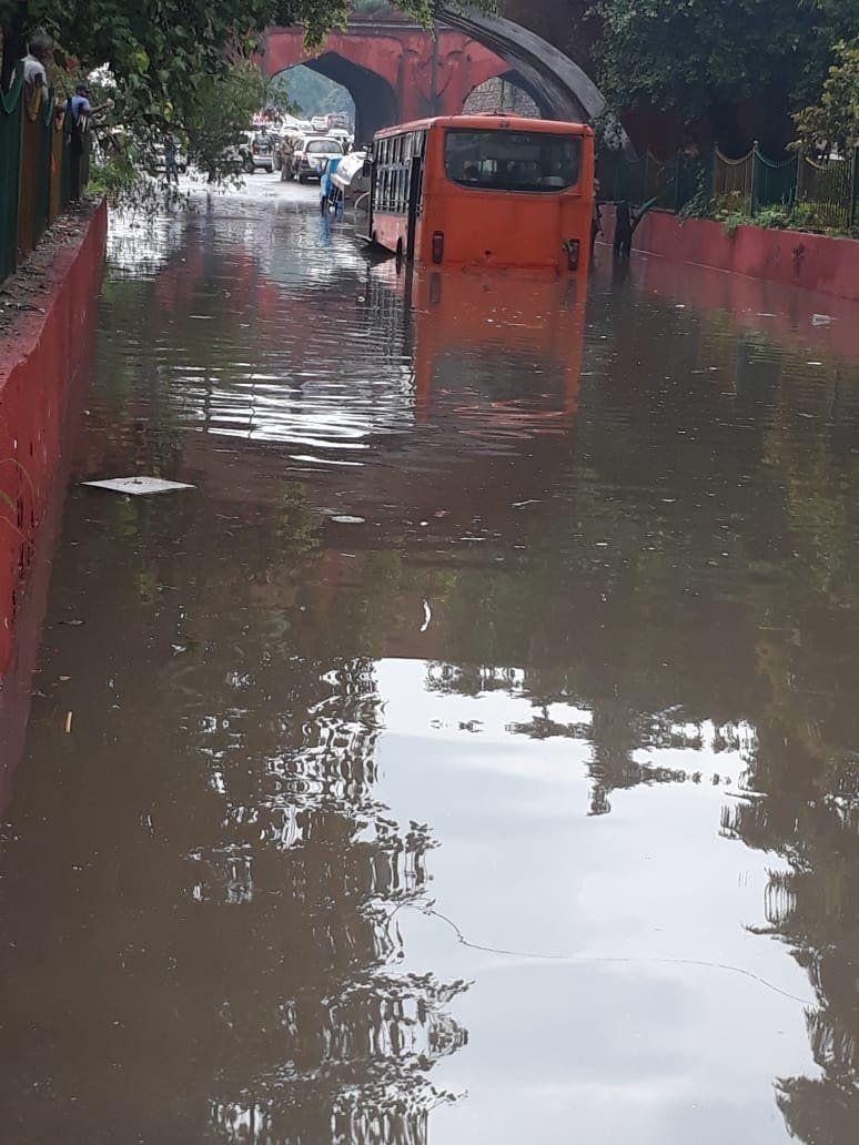 Delhi Rains: Heavy Rain Lashes Delhi-NCR, Traffic Jam, Waterlogging at several places