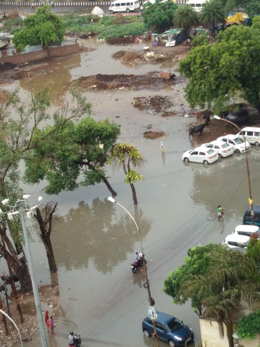 Delhi Rains: Heavy Rain Lashes Delhi-NCR, Traffic Jam, Waterlogging at several places