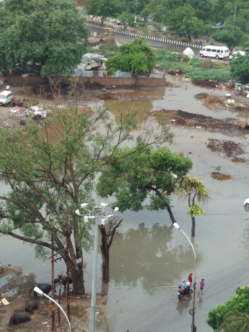 Delhi Rains: Heavy Rain Lashes Delhi-NCR, Traffic Jam, Waterlogging at several places