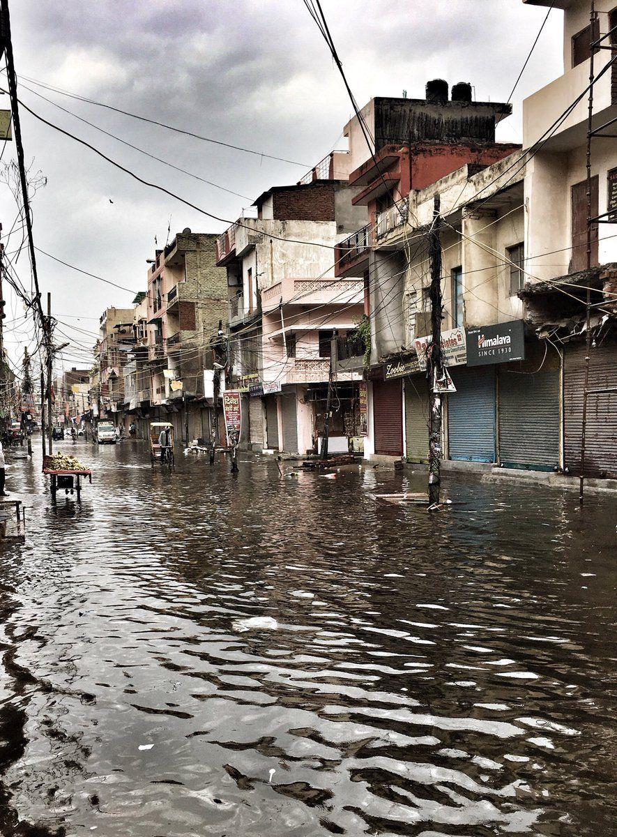 Delhi Rains: Heavy Rain Lashes Delhi-NCR, Traffic Jam, Waterlogging at several places