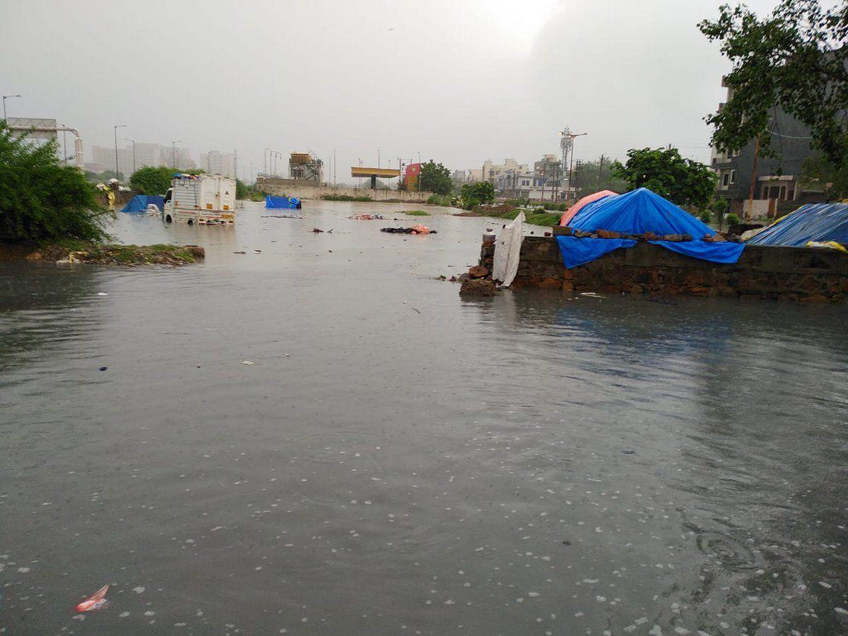 Delhi Rains: Heavy Rain Lashes Delhi-NCR, Traffic Jam, Waterlogging at several places