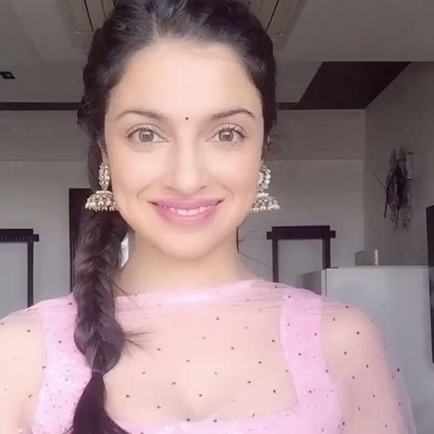 Divya Khosla Kumar Latest Rare & Unseen Backless Photo Stills