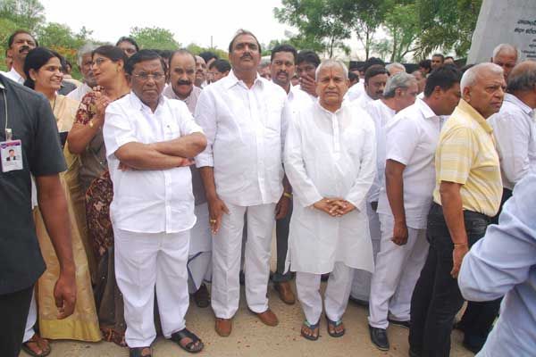 Dr C Narayana Reddy Funeral Photos