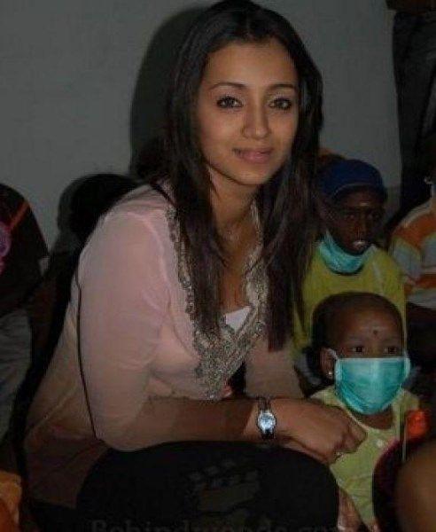 Drunk Actress Trisha Caught redhanded dancing on Streets Unseen Photos
