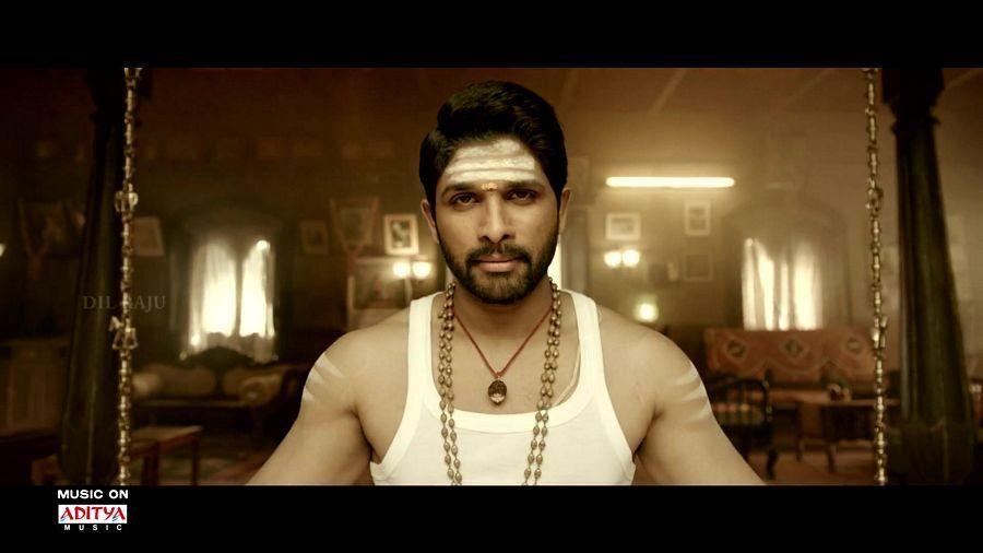 Duvvada Jagannadham Working Stills Leaked