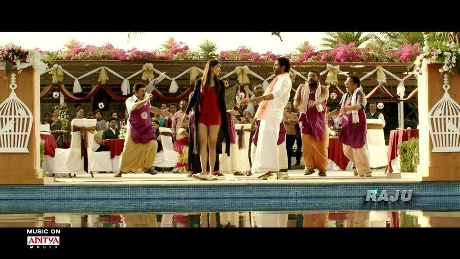 Duvvada Jagannadham Working Stills Leaked