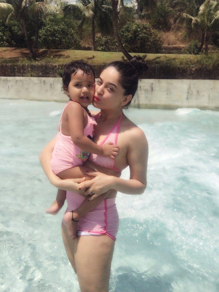 EXCLUSIVE: Balika Vadhu Actress Mahhi Vij Rare & Unseen Photos