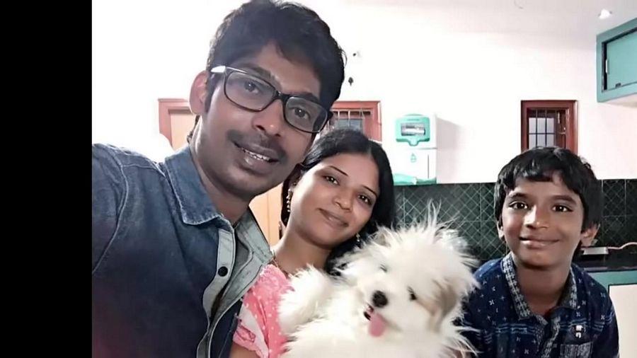 EXCLUSIVE: Jabardasth Comedians With Their Wives & Family Unseen Photos