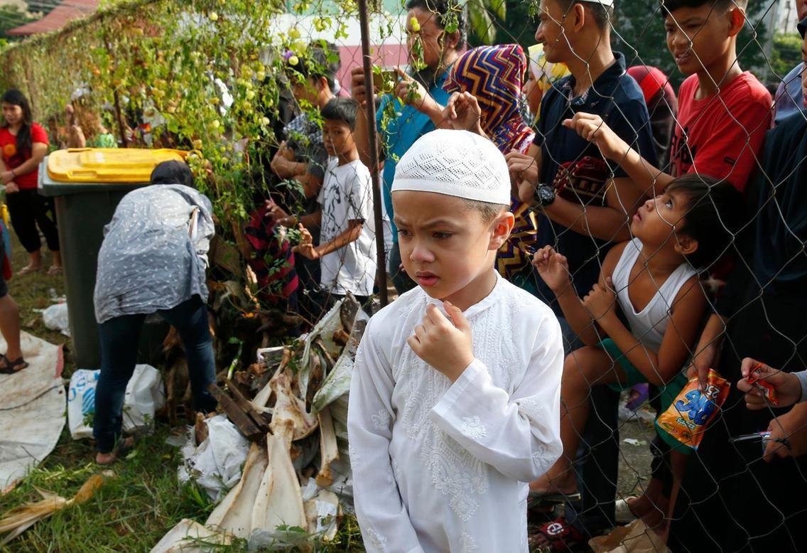 Eid prayers in Makkah and around the world