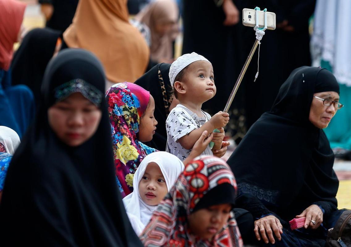 Eid prayers in Makkah and around the world