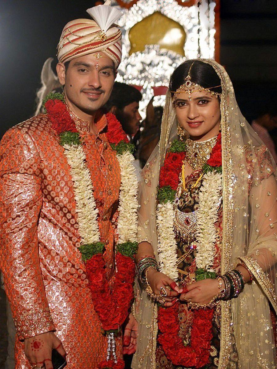 Exclusive: Unseen Marriage Photos of TV Actress & Singers