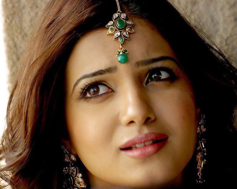 B'DAY SPECIAL: Actress Samantha Rare & Unseen Pictures