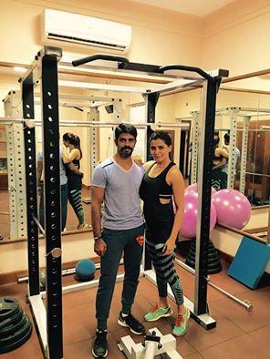 Exclusive Actresses Caught hardly Working Out In Gym