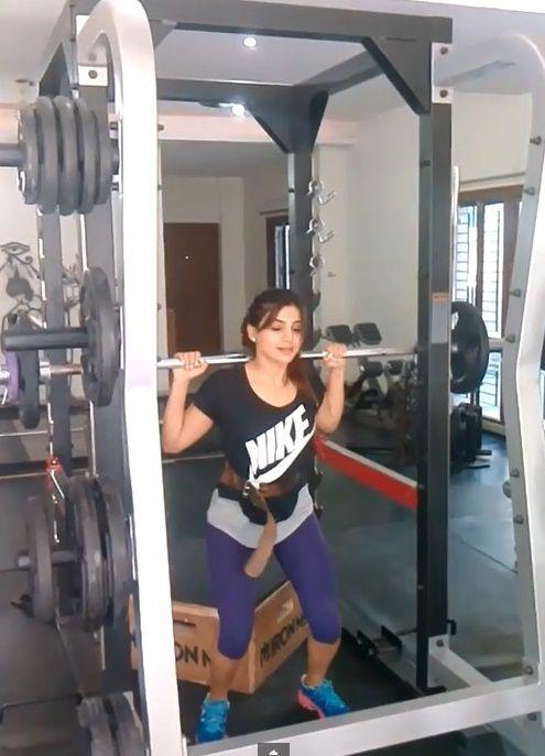 Exclusive Actresses Caught hardly Working Out In Gym