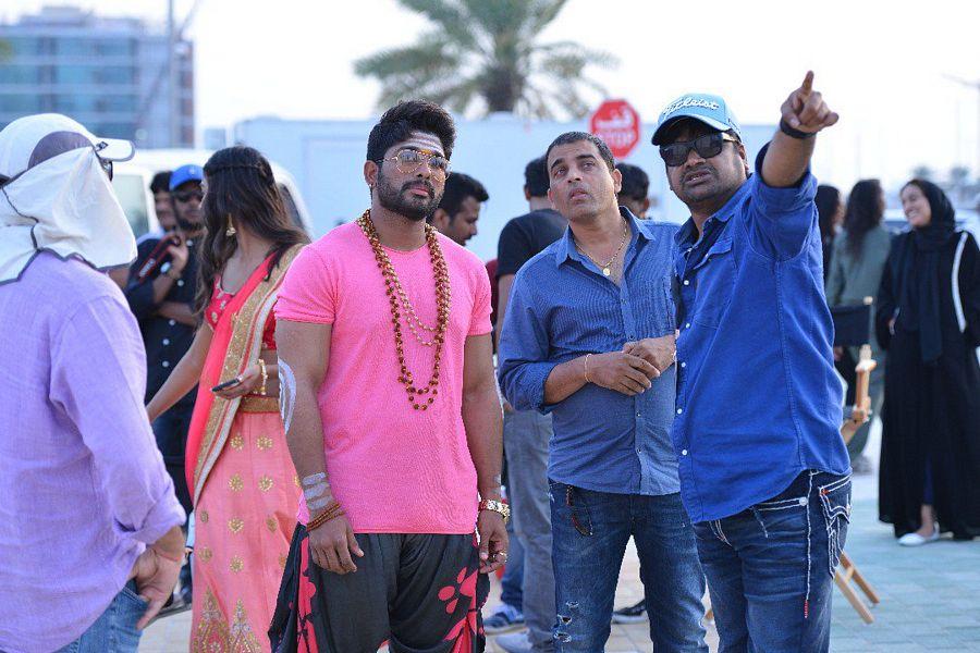 Exclusive Leaked: Duvvada Jagannadham Movie Unseen Working Stills & Posters