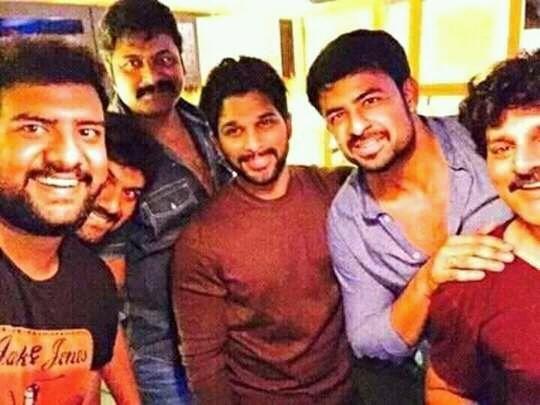 Exclusive Leaked: Duvvada Jagannadham Movie Unseen Working Stills & Posters