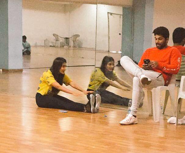 Exclusive Leaked: Duvvada Jagannadham Movie Unseen Working Stills & Posters