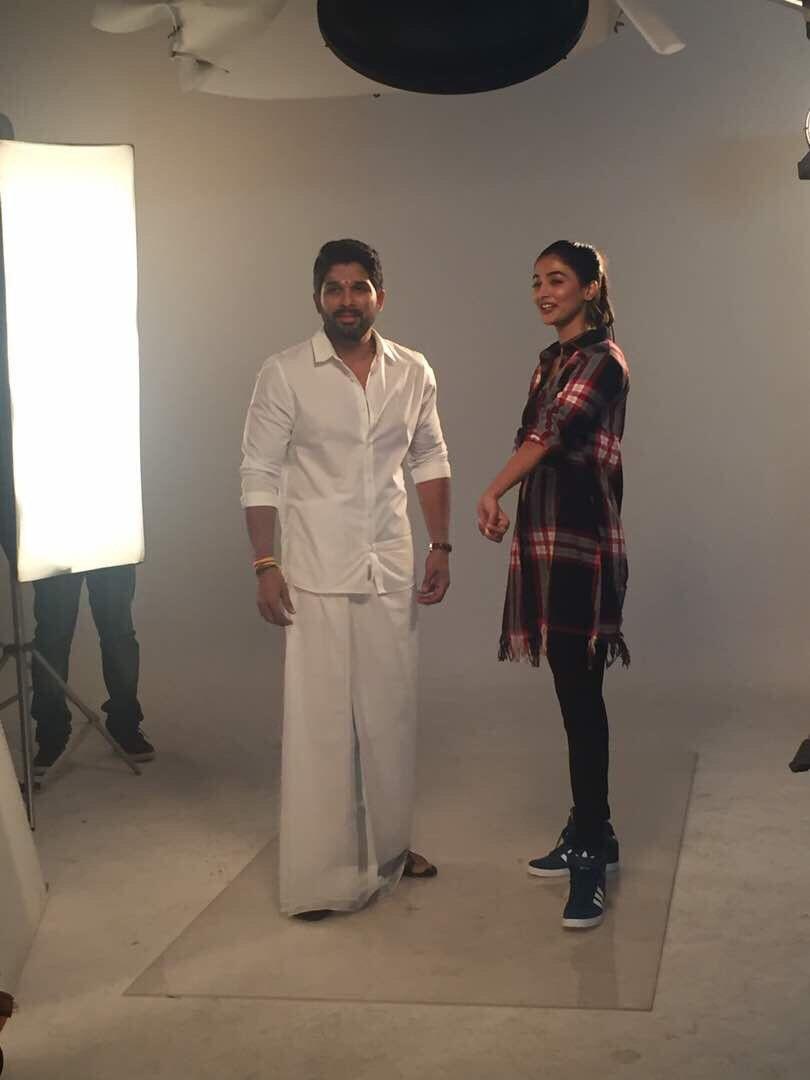 Exclusive Leaked: Duvvada Jagannadham Movie Unseen Working Stills & Posters