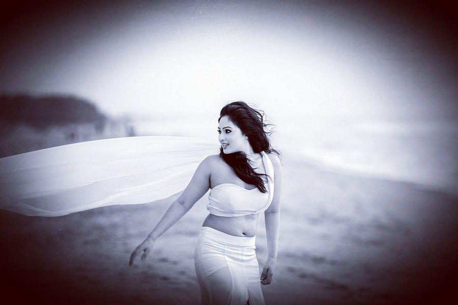 B'day Special: Exclusive Rare & Unseen Pictures of Nikesha Patel