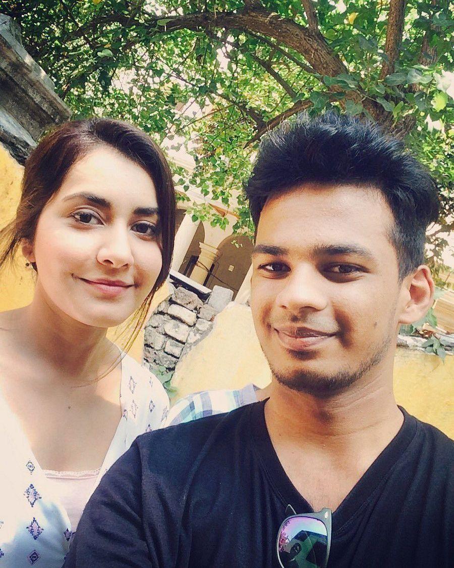 First Look Posters & Stills of Mass Maharaj Touch Chesi Chudu