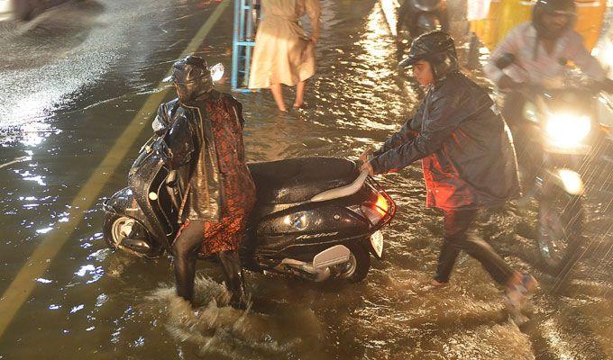 GALLERY: Heavy rain hits Hyderabad, GHMC on high alert