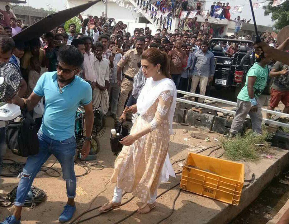 GOES VIRAL: Kajal Agarwal Stills Leaked from MLA Movie Shooting Spot