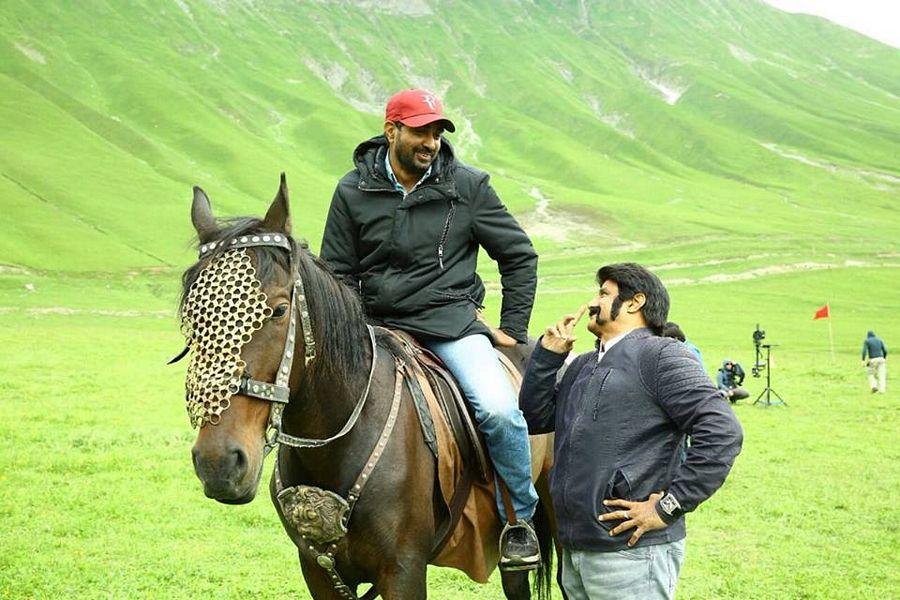 Gautamiputra Satakarni Movie LEAKED Photos