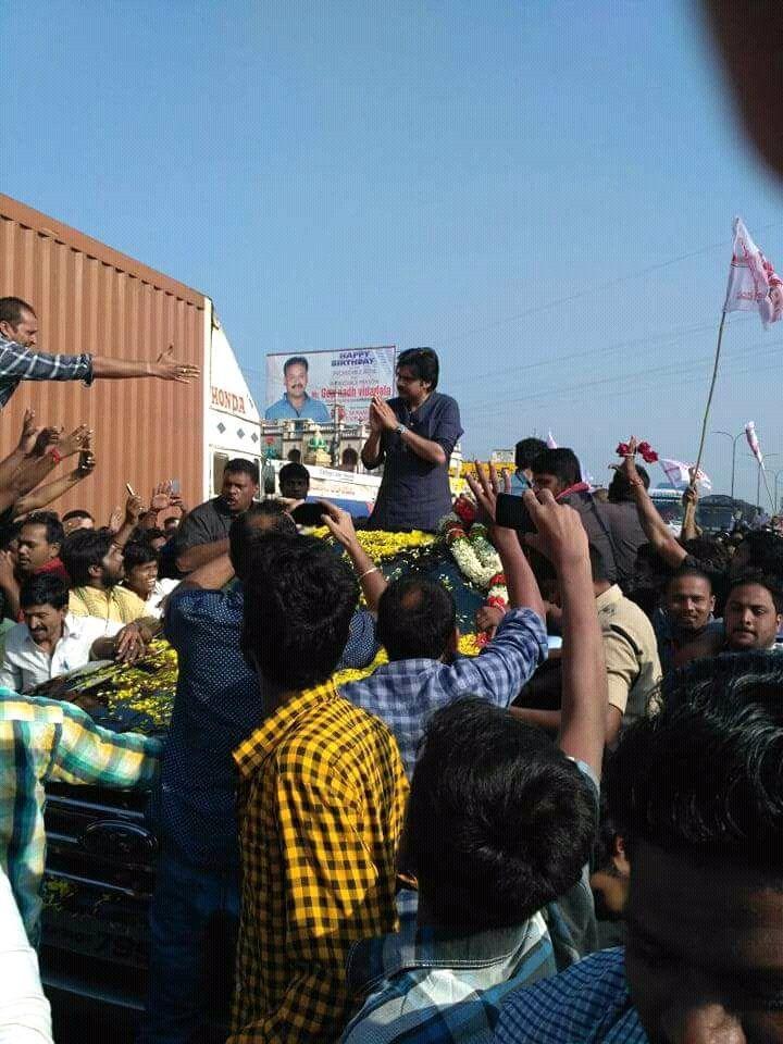 Grand Welcome to Janasena Chief Pawan Kalyan in Ongole Photos