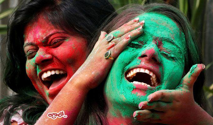 Happy Holi 2018: How India is celebrating the festival of colours See Photos