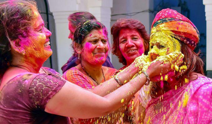 Happy Holi 2018: How India is celebrating the festival of colours See Photos