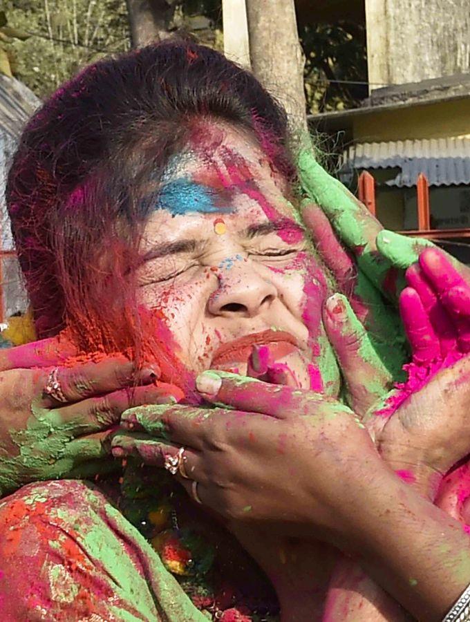 Happy Holi 2018: How India is celebrating the festival of colours See Photos