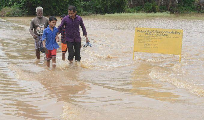 Heavy Rain Lashes Krishna & Godavari Districts Area Photos