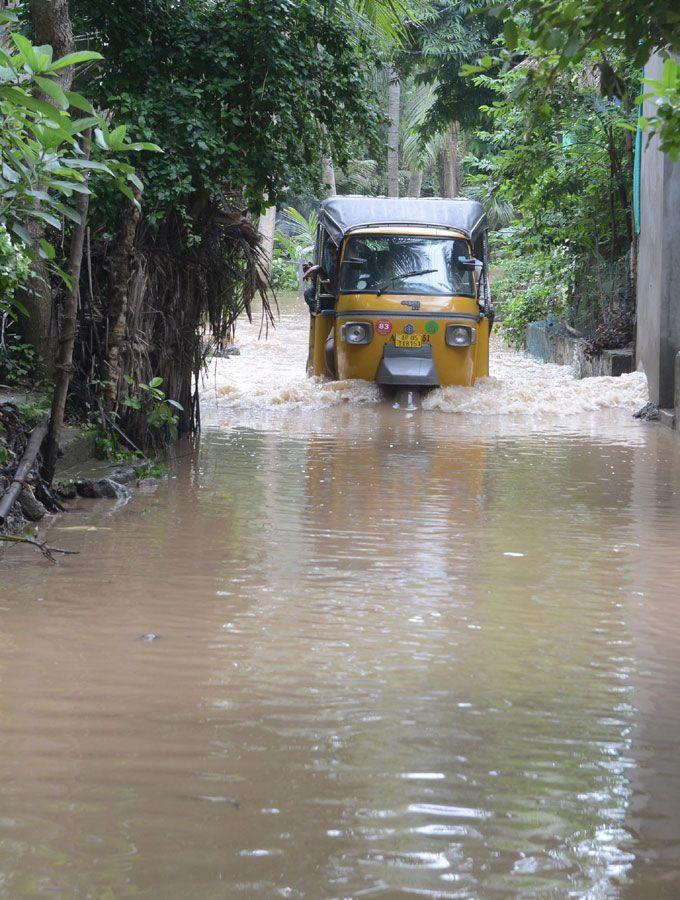 Heavy Rain Lashes Krishna & Godavari Districts Area Photos