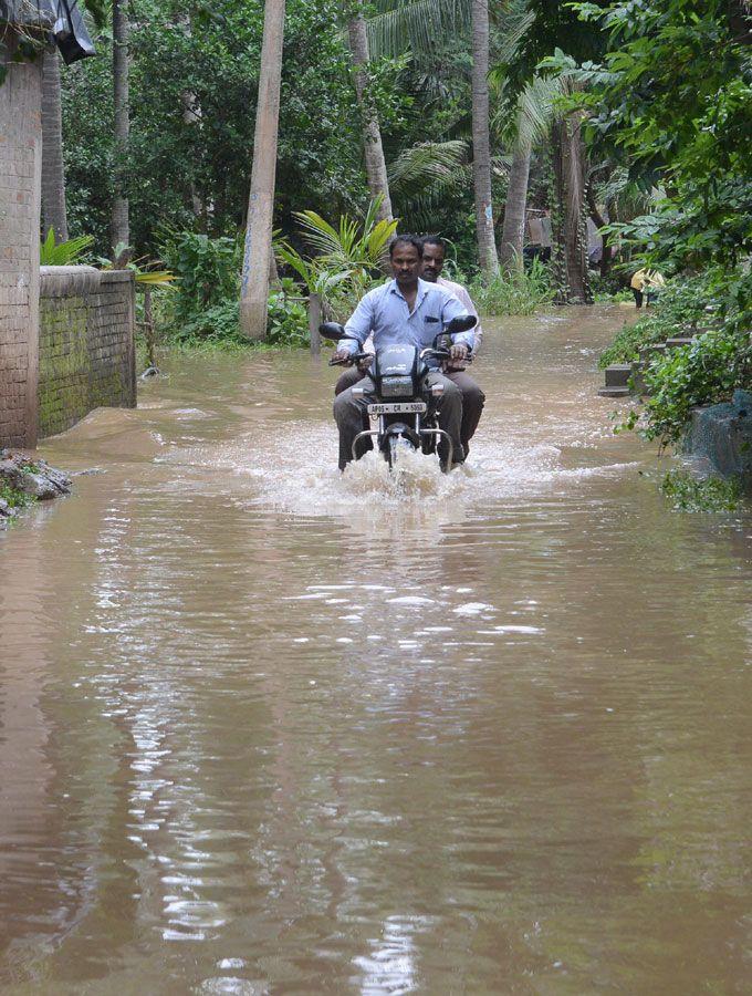 Heavy Rain Lashes Krishna & Godavari Districts Area Photos