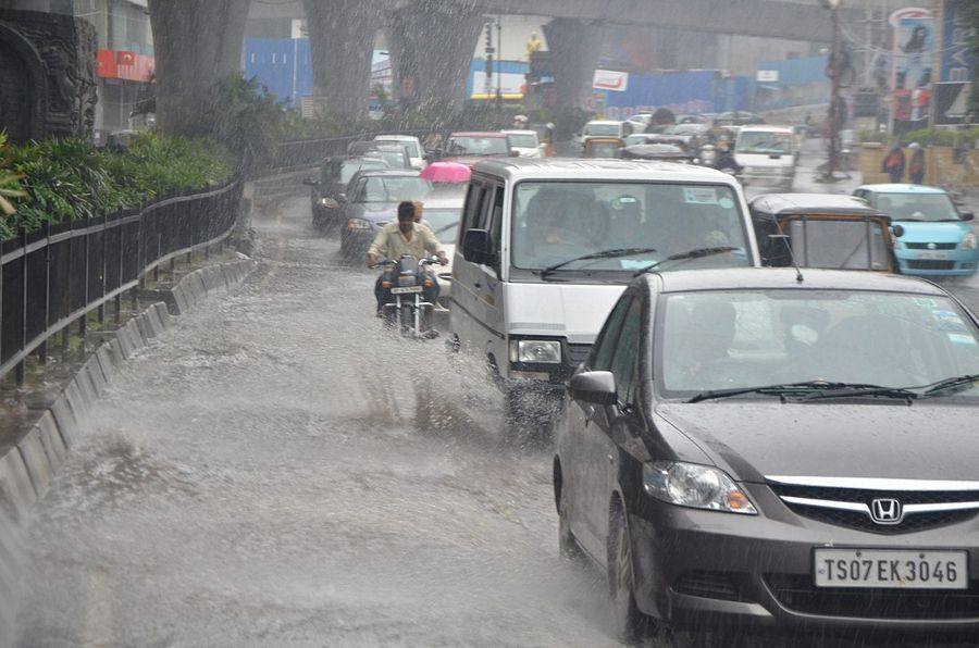 Heavy Rain lashes Hyderabad Photos