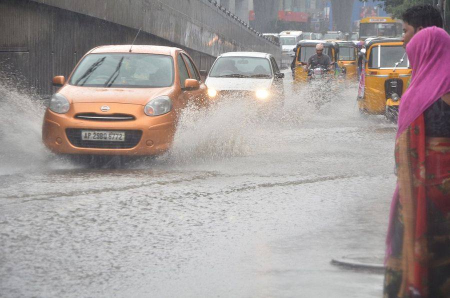 Heavy Rain lashes Hyderabad Photos