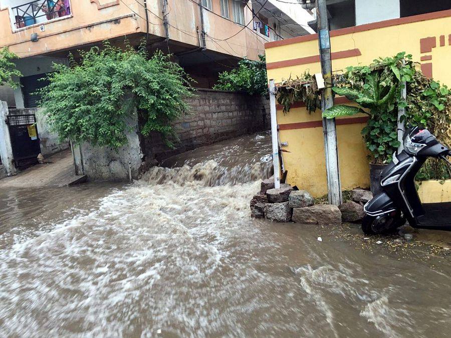 Heavy Rain lashes Hyderabad Photos