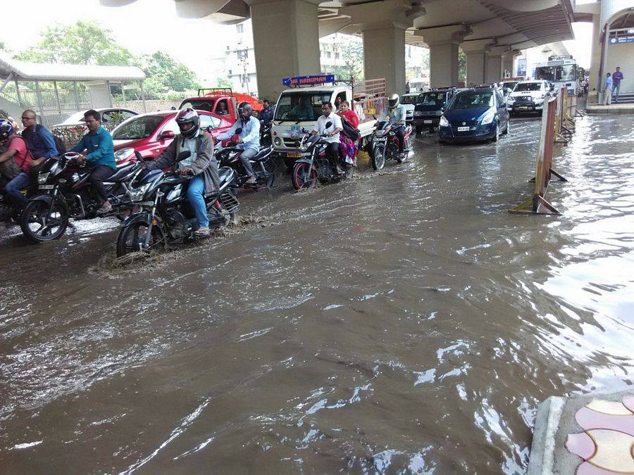 Heavy Rain lashes Hyderabad Photos