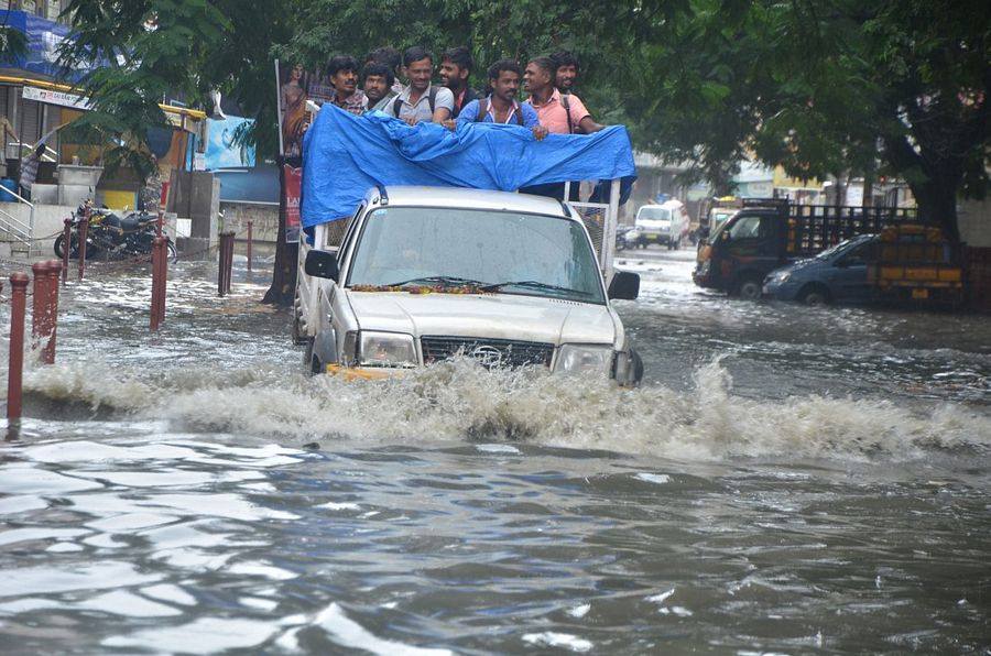 Heavy Rain lashes Hyderabad Photos