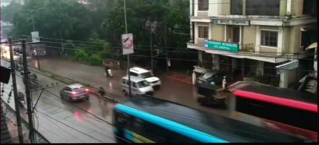 Heavy Rain lashes Maharashtra Photos