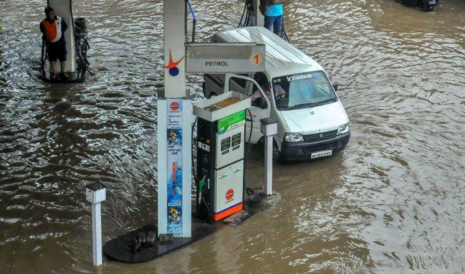 Heavy Rain lashes Maharashtra Photos