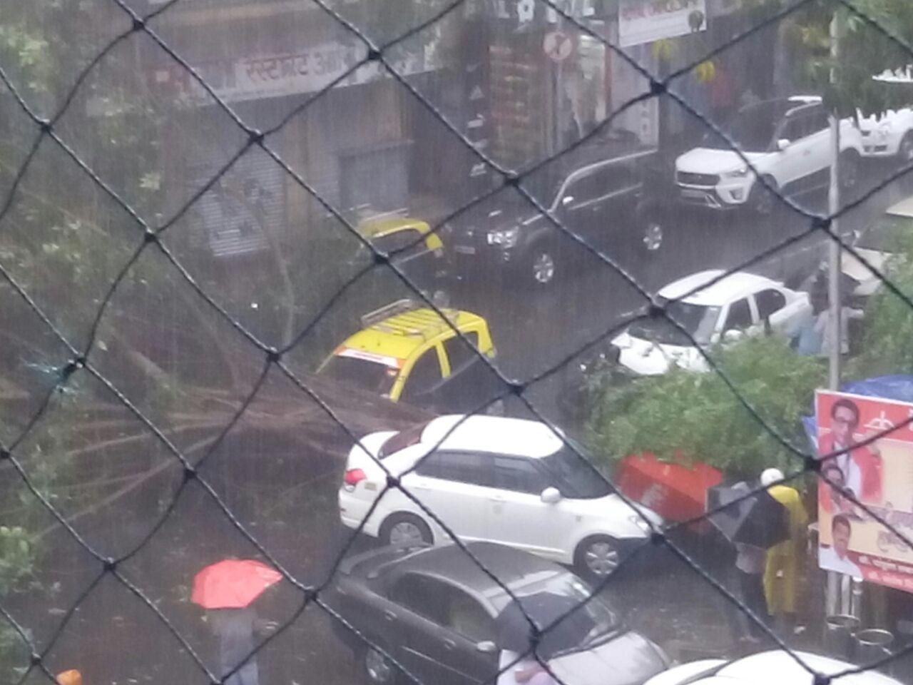 Heavy rain lashes Mumbai & Maharashtra Photos