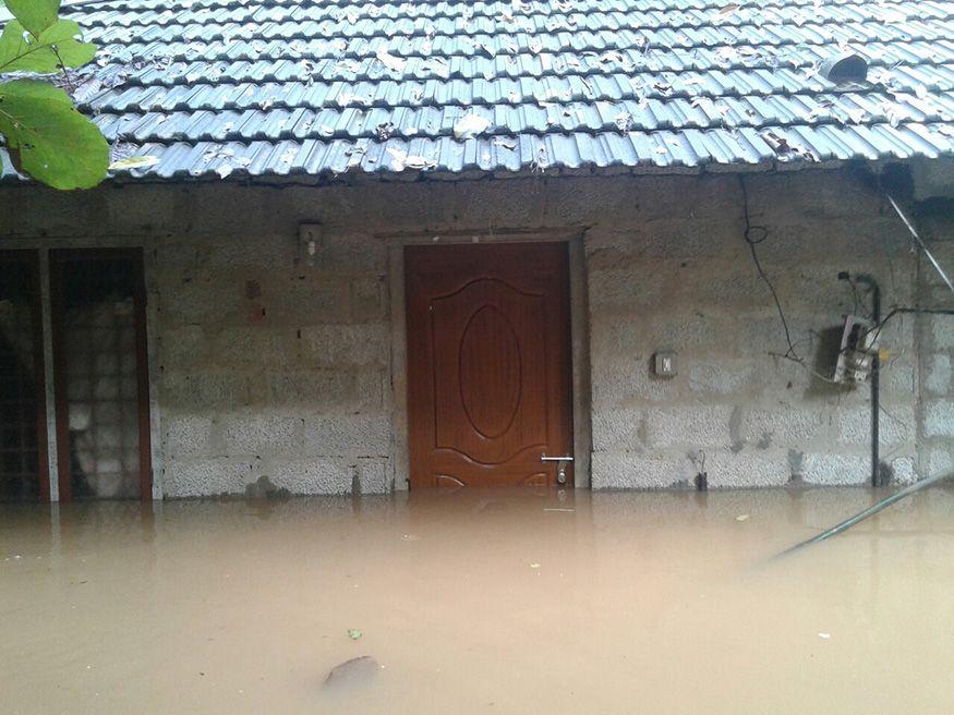 Heavy rains and floods devastate normal lives of Kerala, houses washed away