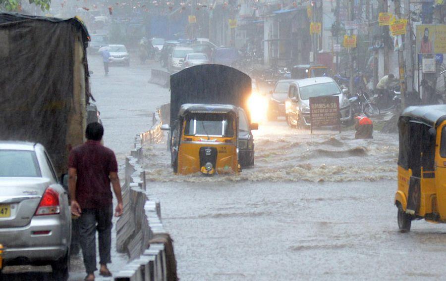 Heavy rains continue to lash out Hyderabad City